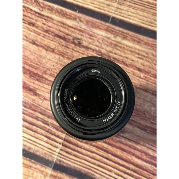 Nikon AF-S DX NIKKOR 55-200mm f/4-5.6G ED Telephoto Zoom Lens - Picture 5 of 15